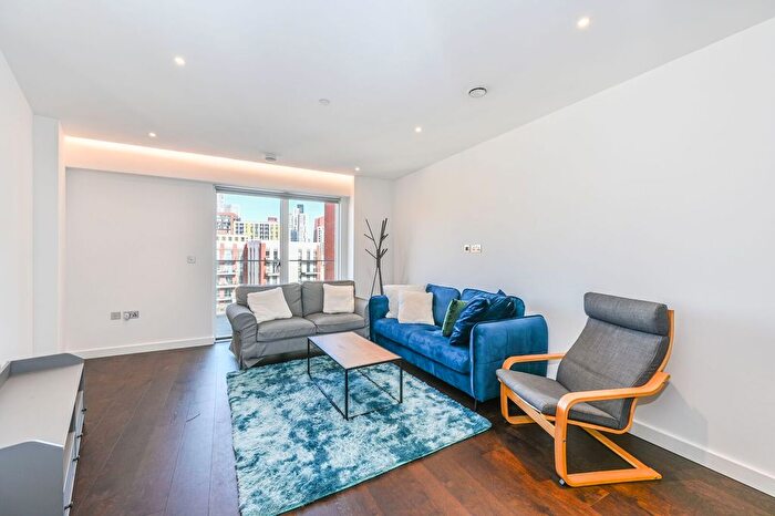 2 Bedroom Flat To Rent In Lanchester Way, Battersea, London, SW11