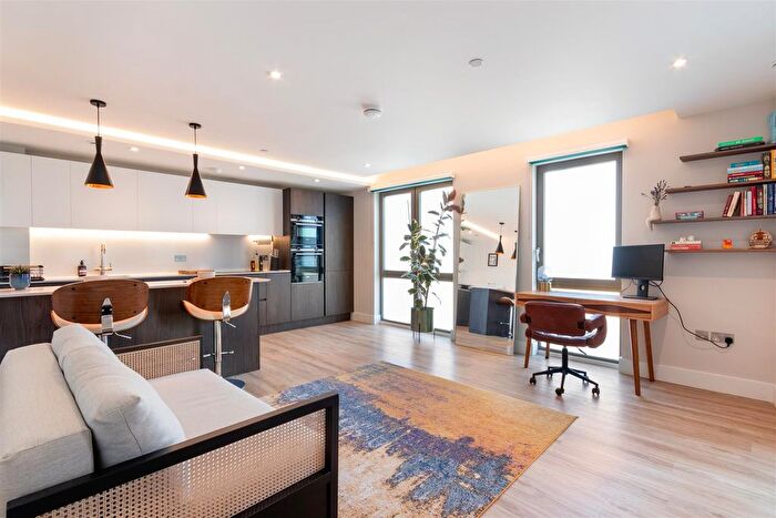 1 Bedroom Flat For Sale In Edna Road, Raynes Park, SW20