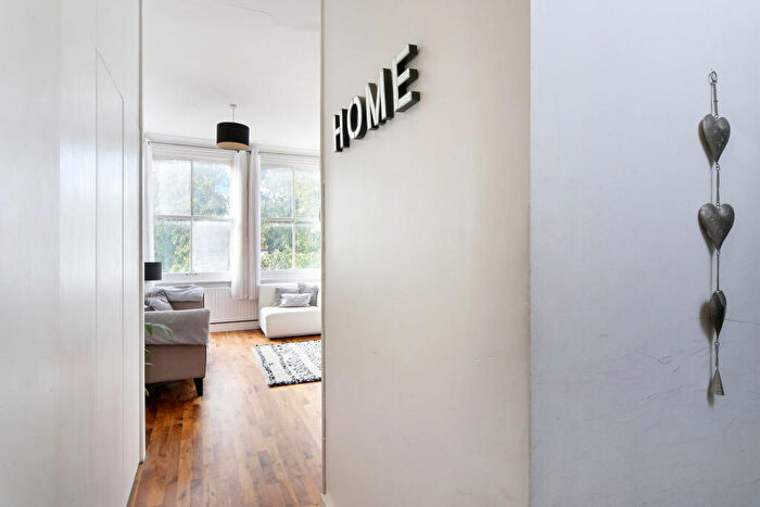 2 Bedroom Apartment To Rent In Monument Hill, Weybridge, KT13