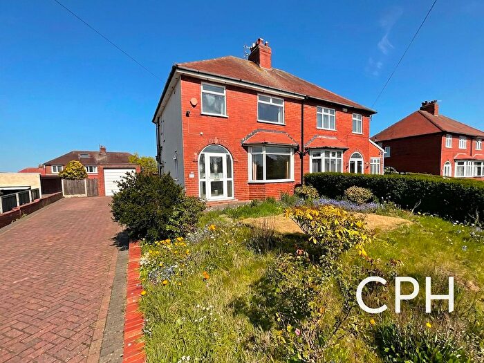 3 Bedroom Semi-Detached House For Sale In North Leas Avenue, Scarborough, YO12
