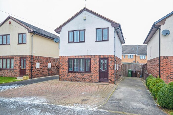 3 Bedroom Detached House For Sale In Ashmore Drive, Ossett, WF5