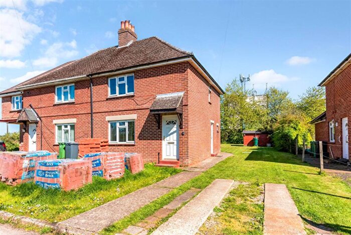 3 Bedroom Semi Detached House For Sale In Bere Hill, Whitchurch, RG28