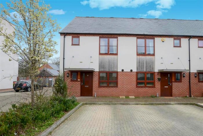3 Bedroom Property To Rent In Hollies Court, Basingstoke, RG24