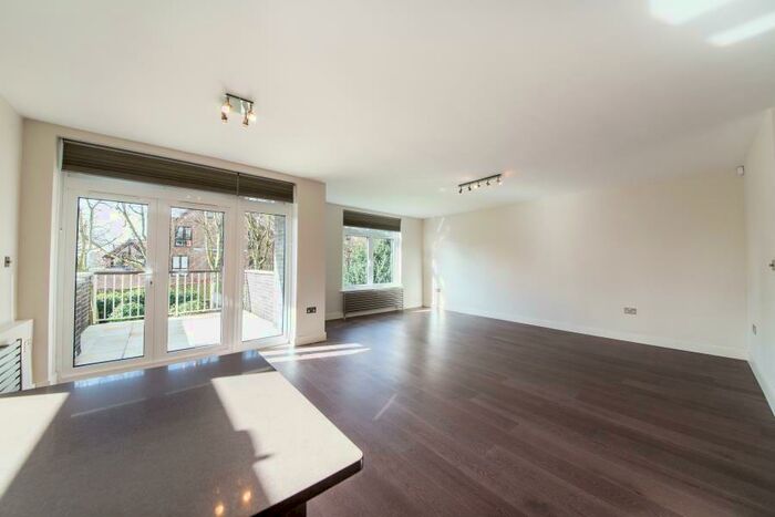 3 Bedroom Flat To Rent In Lyndhurst Terrace, Hampstead, NW3