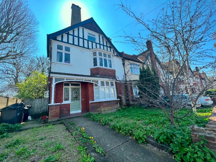 Studio To Rent In Bingham Road, Croydon, CR0