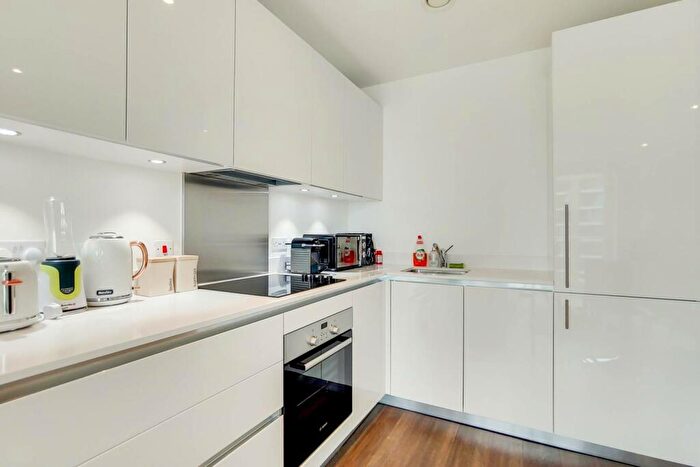 1 Bedroom Flat To Rent In Plumstead Road, Woolwich, London, SE18