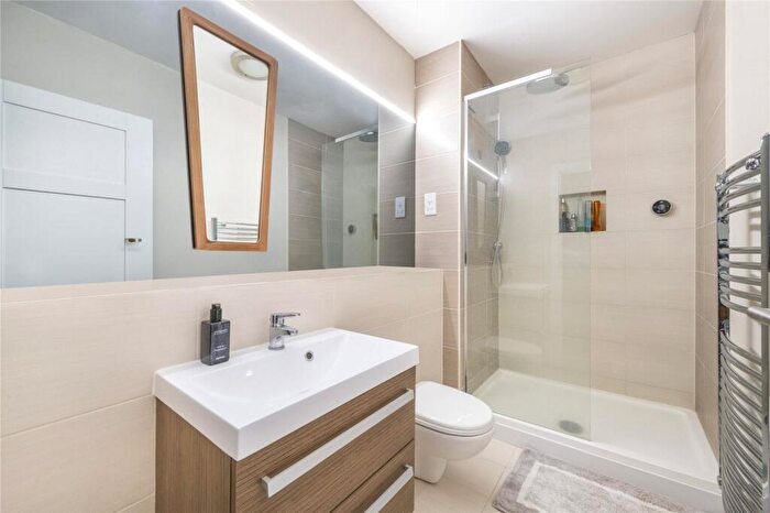 Flat To Rent In Wapping High Street, Wapping, E1W