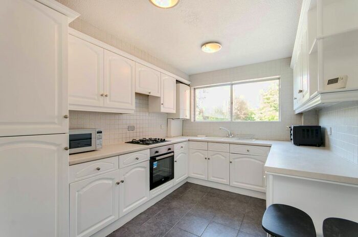 2 Bedroom Flat To Rent In Roxborough Park, Harrow On The Hill, Harrow, HA1