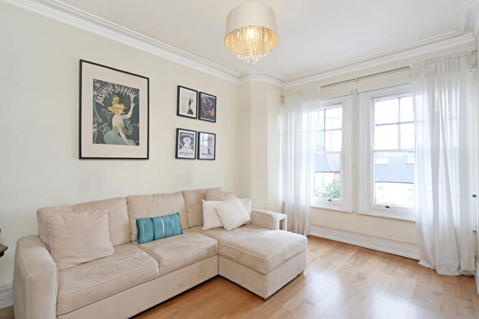 2 Bedroom Flat To Rent In Cambridge Road, London, SW11