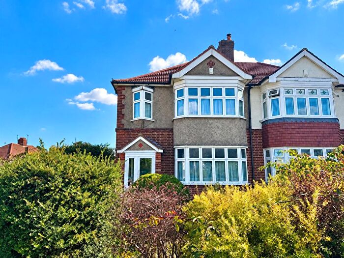 3 Bedroom Semi-Detached House For Sale In Wellington Road, Bexley, DA5