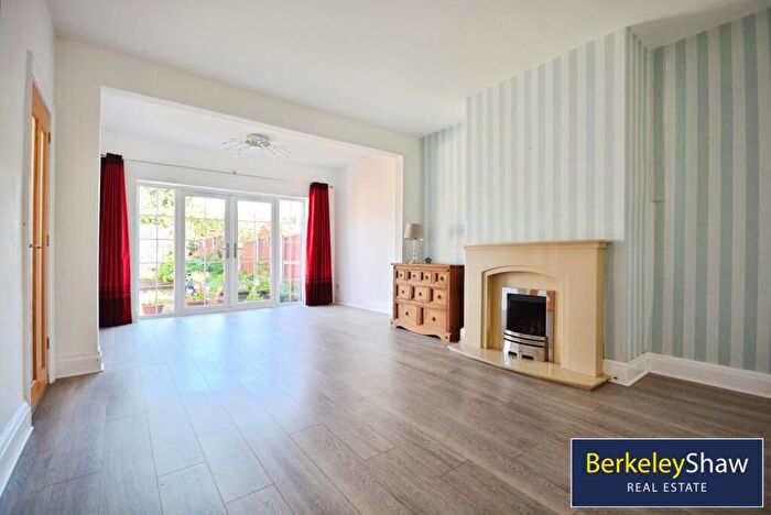 2 Bedroom Bungalow For Sale In Moss Lane, Maghull, Liverpool, L31