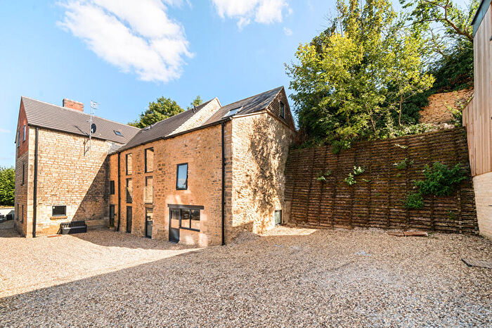 2 Bedroom Flat For Sale In Tetbury Lane, Nailsworth, GL6