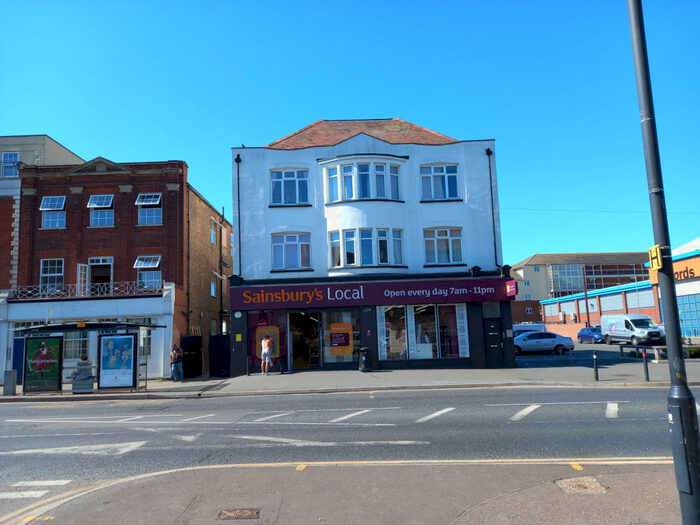 2 Bedroom Flat To Rent In Westcliff On Sea, Essex, SS0