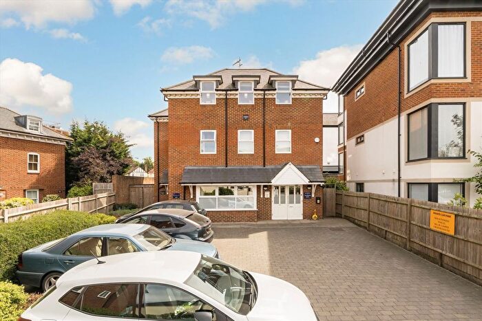 1 Bedroom Flat To Rent In Springfield Lane, Surrey, KT13