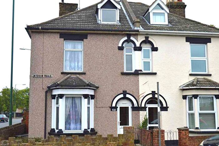 4 Bedroom House To Rent In Miskin Road, Dartford, DA1