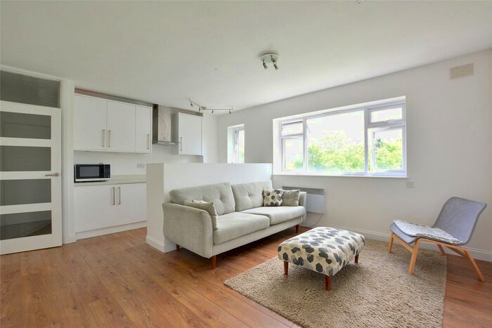 1 Bedroom Flat To Rent In Drewery Court, The Glebe, London, SE3
