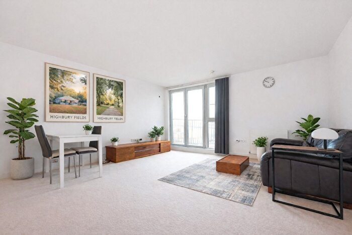 2 Bedroom Flat For Sale In Eden Grove, Islington, London, N7