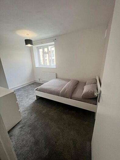2 Bedroom Flat To Rent In Karen House, London, N16
