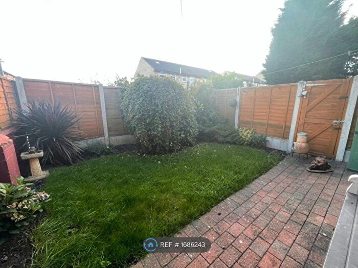 3 Bedroom Terraced House To Rent In Mortimer Terrace, Batley, WF17