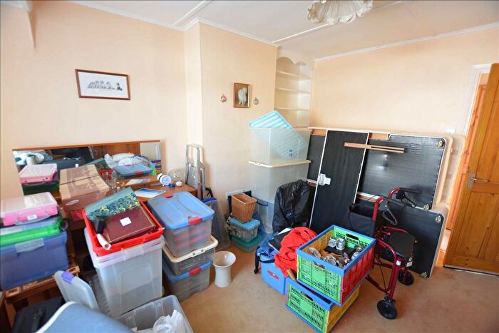 2 Bedroom Terraced House For Sale In Fernside Avenue, Feltham, Middlesex, TW13