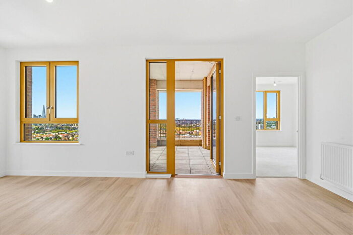 2 Bedroom Apartment To Rent In Vista Heights, Ilderton Road, London, SE15