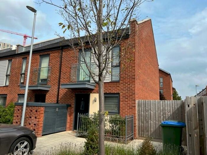 2 Bedroom House To Rent In Upton Close, Centenary Quay, Woolston, SO19