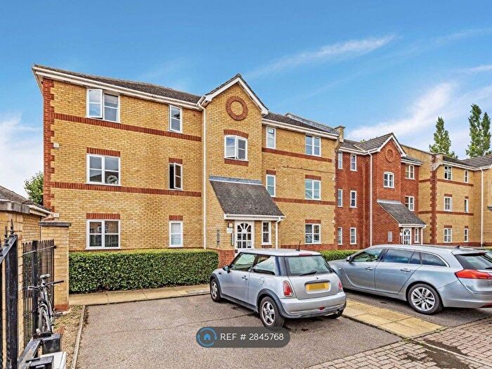 2 Bedroom Flat To Rent In Offers Court, Kingston Upon Thames, KT1