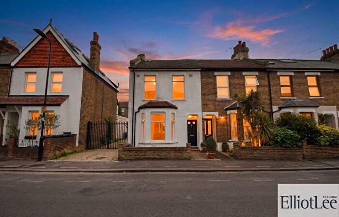 4 Bedroom End Of Terrace House To Rent In Oaklands Road, London, W7