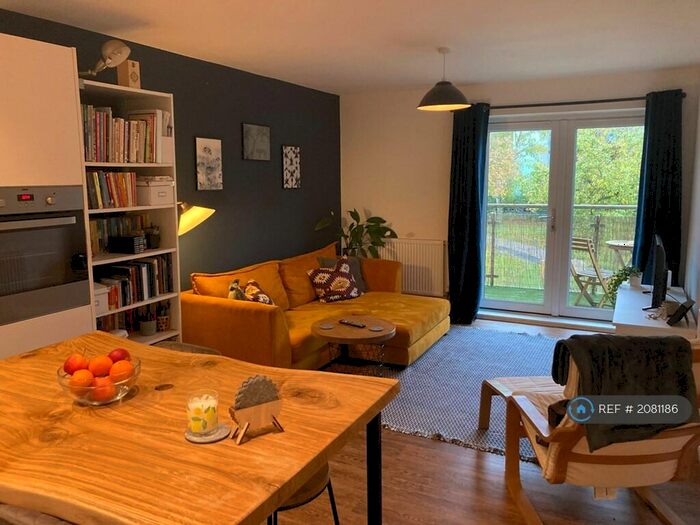 2 Bedroom Flat To Rent In Chorlton, Manchester, M21