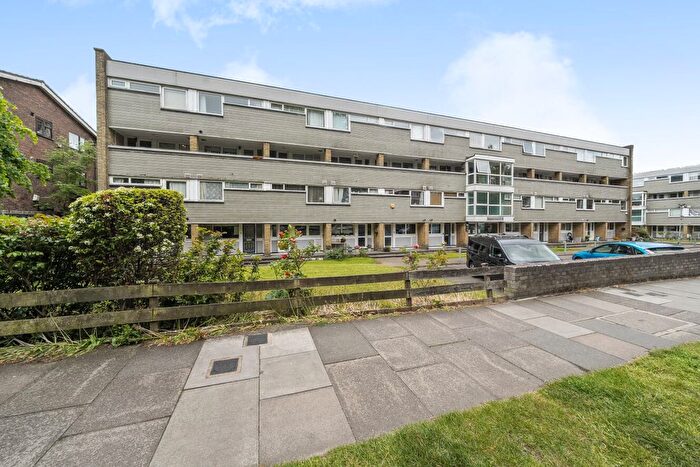 2 Bedroom Flat For Sale In The Avenue, Beckenham, BR3