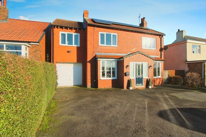 4 Bedroom Detached House For Sale In Doncaster Road, East Hardwick, Pontefract, WF8