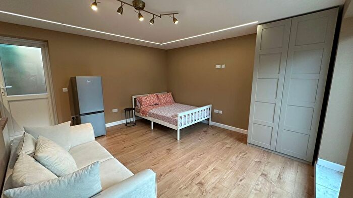 1 Bedroom Studio To Rent In Hurstfield Crescent, Hayes, UB4