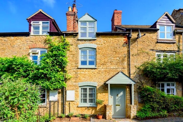 1 Bedroom Town House To Rent In Chipping Norton, Oxfordshire, OX7