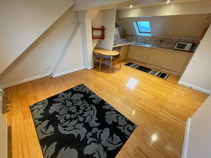 1 Bedroom Flat To Rent In Oaklands Road, Willesden Green, London, NW2