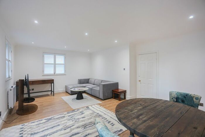 2 Bedroom Town House To Rent In Waverton Street, Mayfair, W1J