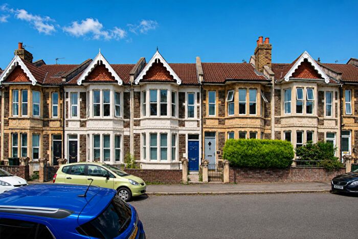 2 Bedroom Maisonette For Sale In Harrow Road, Brislington, Bristol, BS4