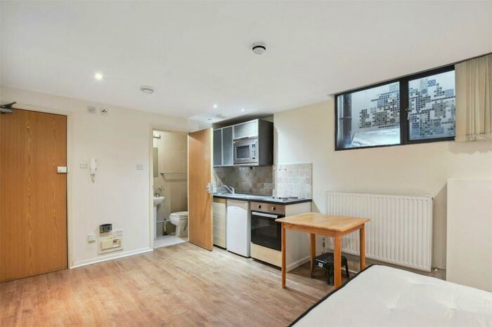 Apartment To Rent In Chalk Farm Road, London, NW1