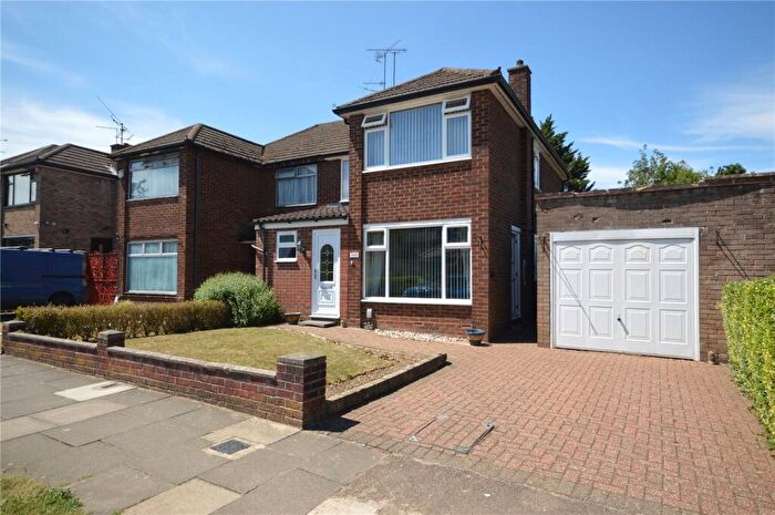 3 Bedroom Semi-Detached House For Sale In Runley Road, Luton, Bedfordshire, LU1