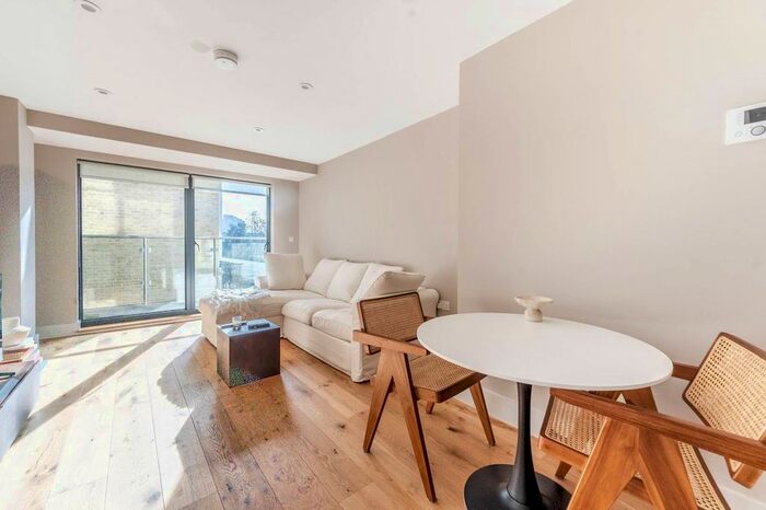 2 Bedroom Flat To Rent In Fulham Road, Chelsea, London, SW10