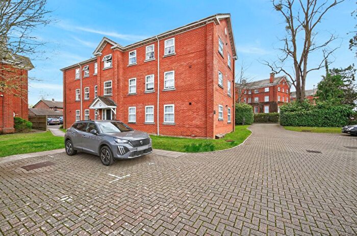 2 Bedroom Flat For Sale In Grosvenor Court, Montfort Close, Romsey, SO51