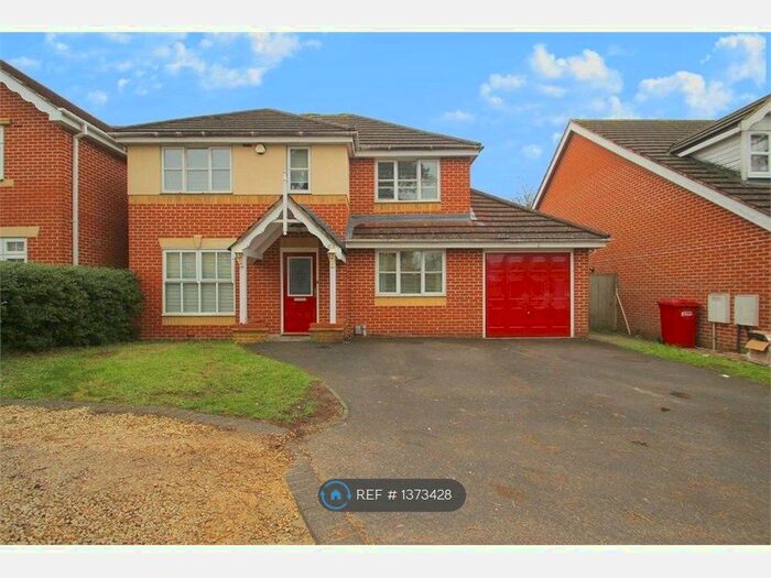 4 Bedroom Detached House To Rent In House, Langley, SL3