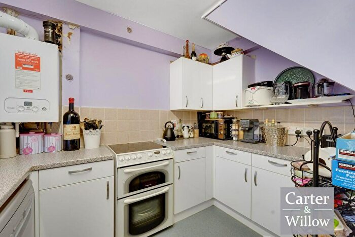 2 Bedroom Maisonette For Sale In Roxwell Road, Barking, IG11