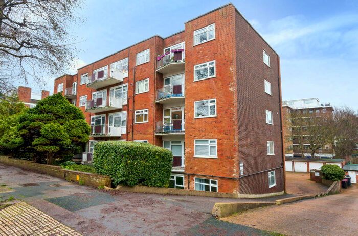 2 Bedroom Flat To Rent In Palmeira Avenue, Hove, BN3