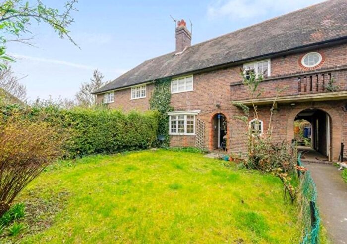 1 Bedroom Maisonette To Rent In Character Purpose Built Garden Maisonette, N2