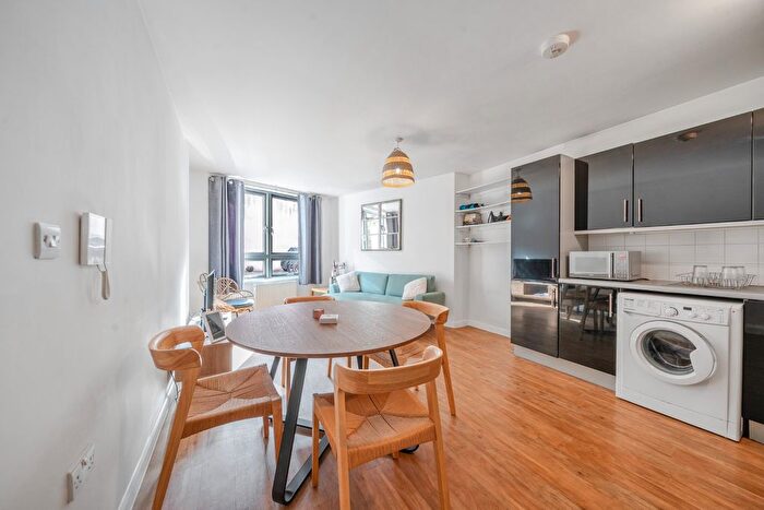 1 Bedroom Flat For Sale In Carnegie House, London, W6