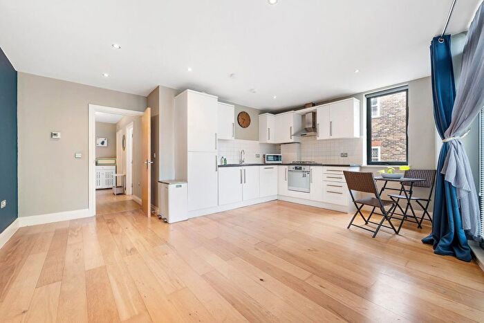 2 Bedroom Flat For Sale In Stockwell Road, SW9