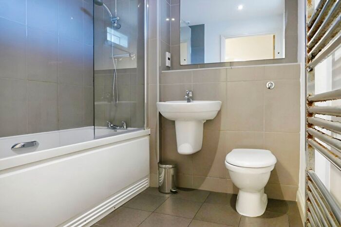 2 Bedroom Flat To Rent In Cypress Point, Leylands Road, Leeds, Yorkshire, LS2