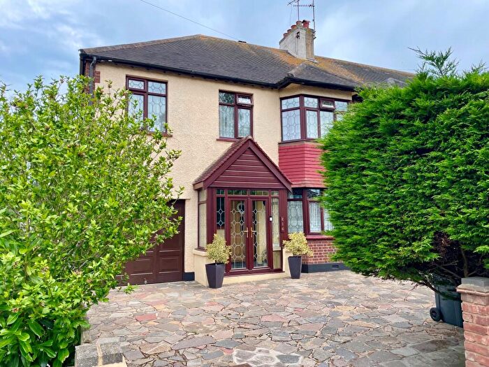 4 Bedroom Semi-Detached House For Sale In Elmsleigh Drive, Leigh-on-sea, SS9