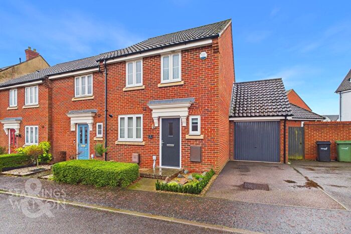 3 Bedroom Semi Detached House For Sale In Victory Grove, The Hampdens, Norwich, NR5