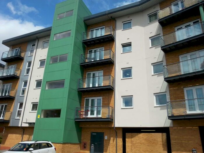 2 Bedroom Flat To Rent In Parkhouse Court, Hatfield, AL10